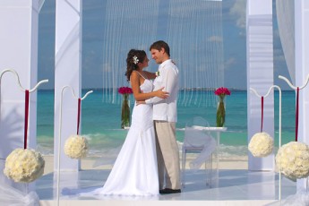 ubride and groom beach front nuptials