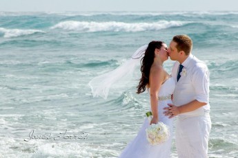 901959_602525799758333_2064696311_o